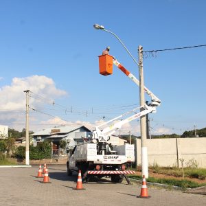 Cesta Aérea com operador.