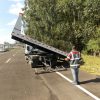 Plataforma Autossocorro recolhendo carro.